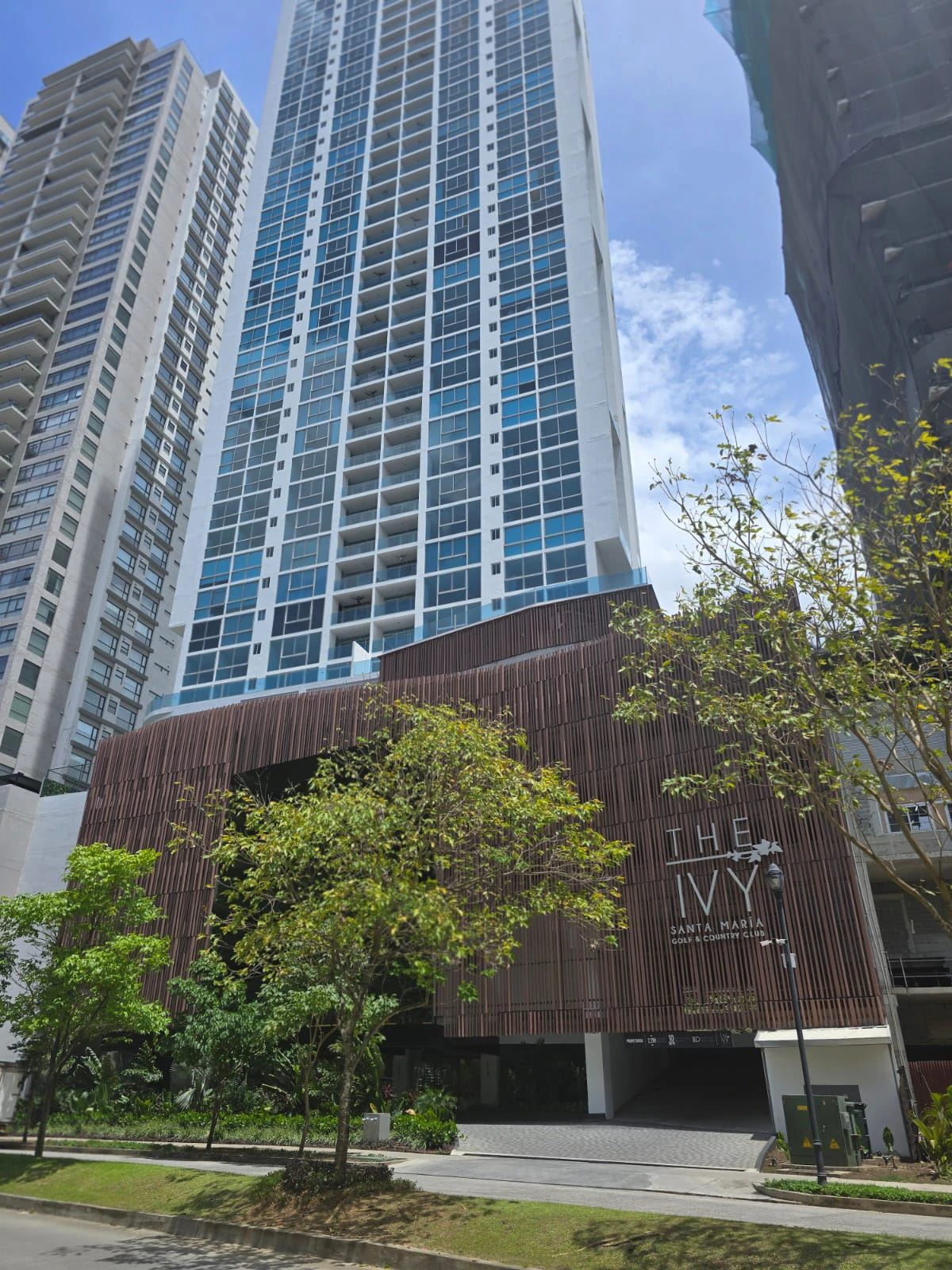 Luxury Penthouse for Sale at The Ivy Tower – Santa María - photo 2