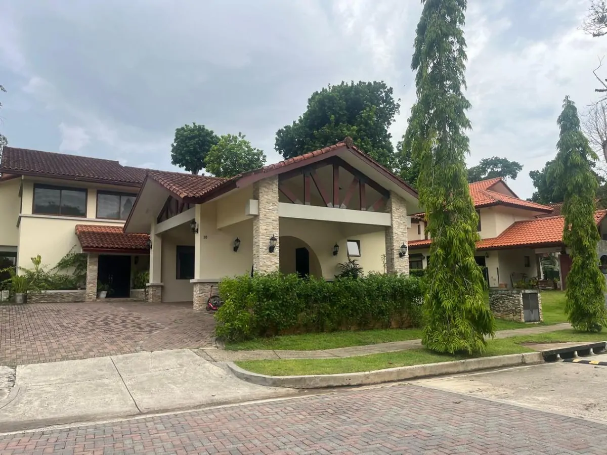 House for Sale in Clayton in Senderos de Cruces