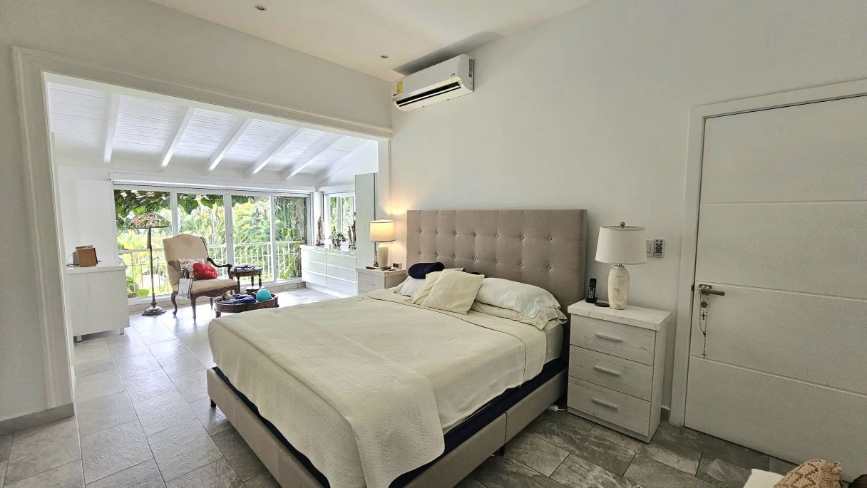2. Luxury Residence in Altos de Golf, Panama City - photo 10