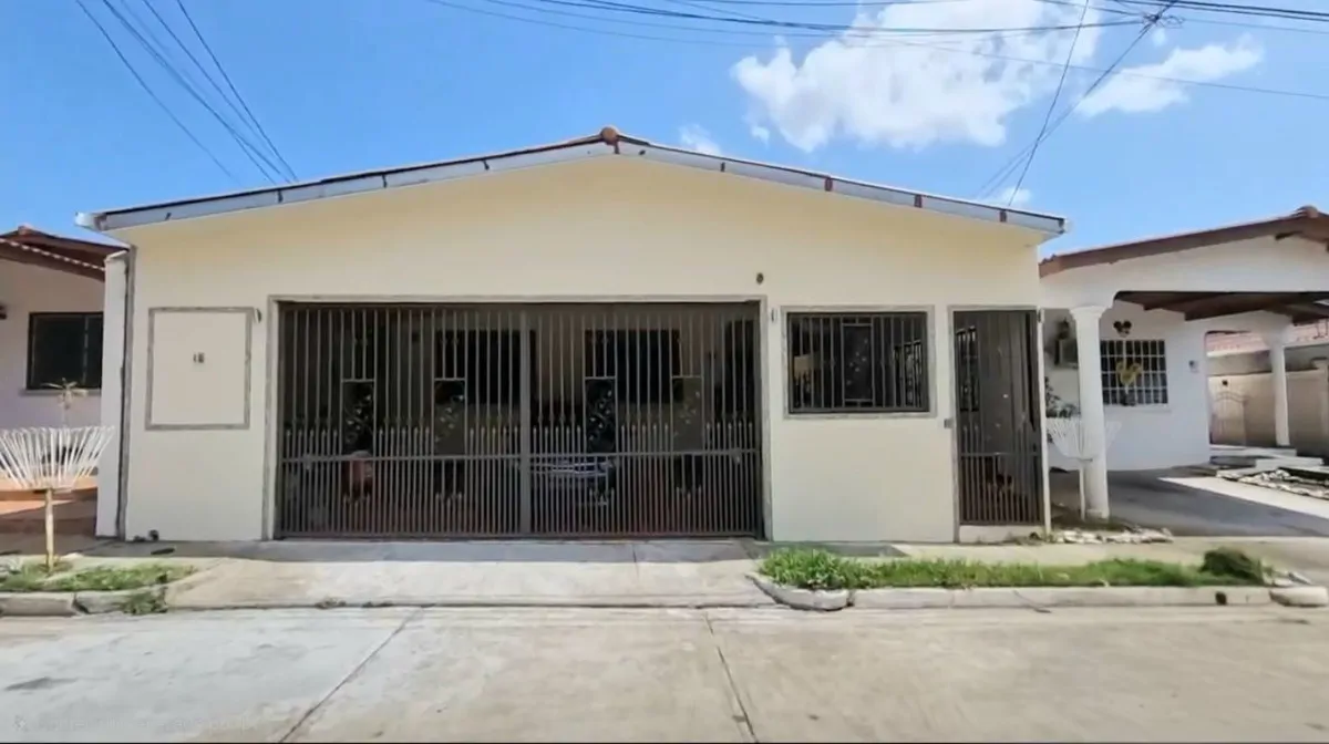 HOUSE FOR SALE IN BRISAS DEL GOLF