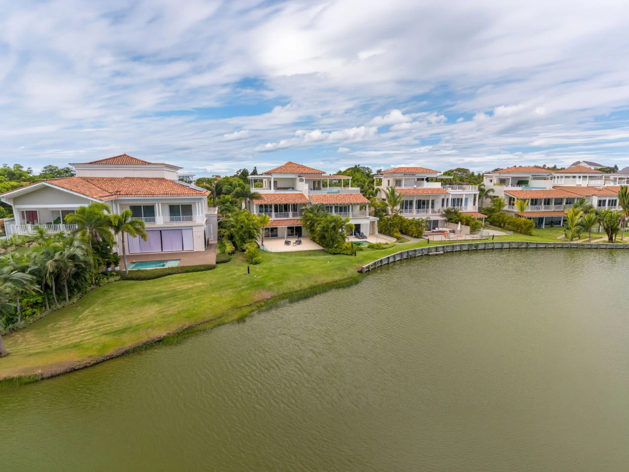 Luxury Townhouse for Sale in Buenaventura Beach – 4 Bedrooms, Private Pool & Rooftop Terrace - photo 25