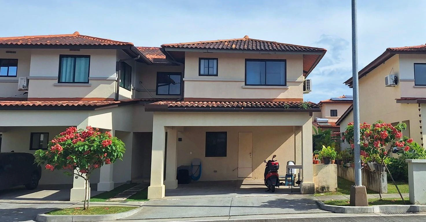 Townhome for Sale | Woodlands Phase 1, Panama Pacifico – Corner Unit with Green Space & Low HOA