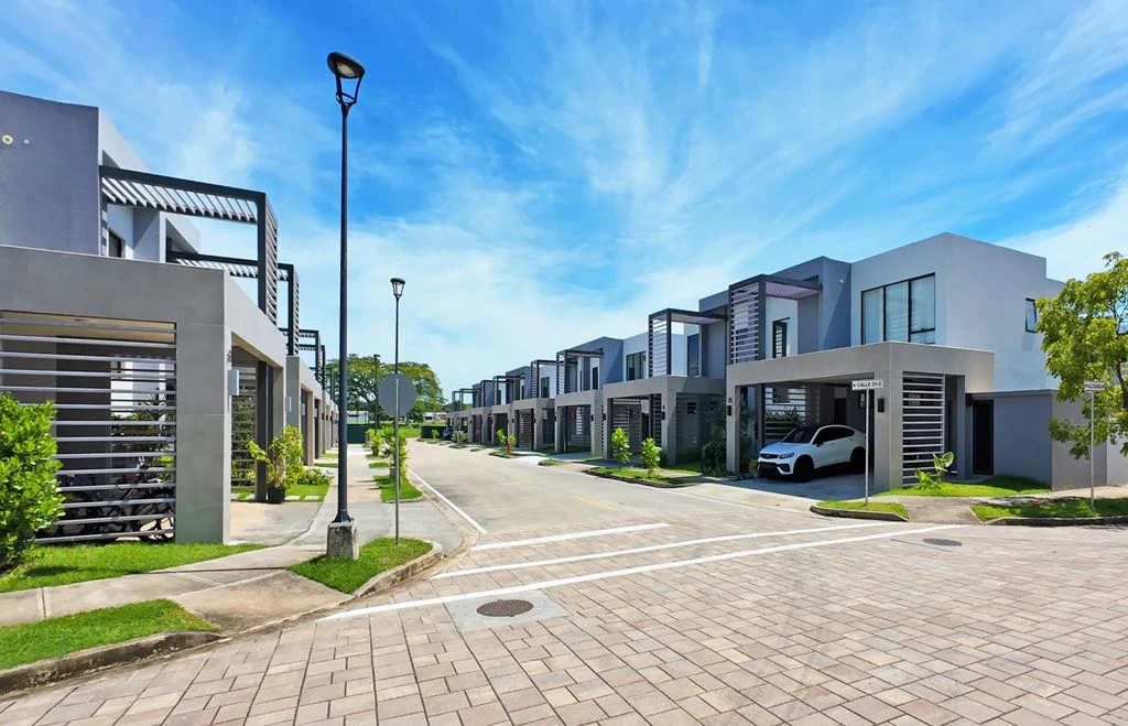 SINGLE FAMILY HOMES - photo 2