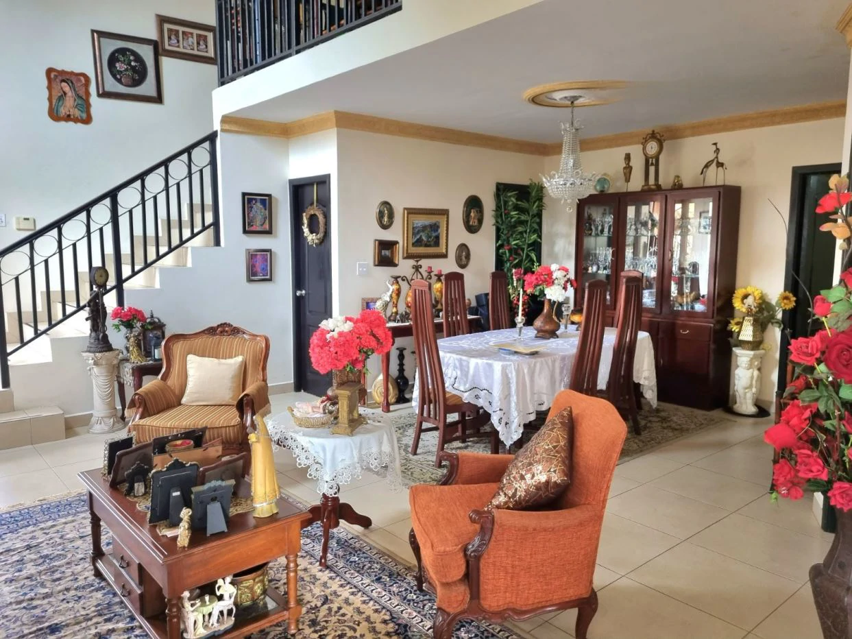 House for Sale in Altos de Panama - photo 2