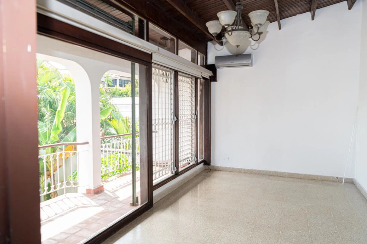 4-Level House for Sale in La Alameda - photo 5