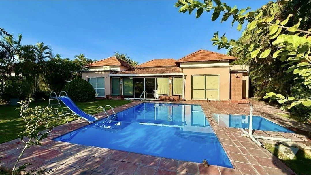 FOR SALE: Beautiful Beach House in Exclusive Golf Resort Community - photo 13