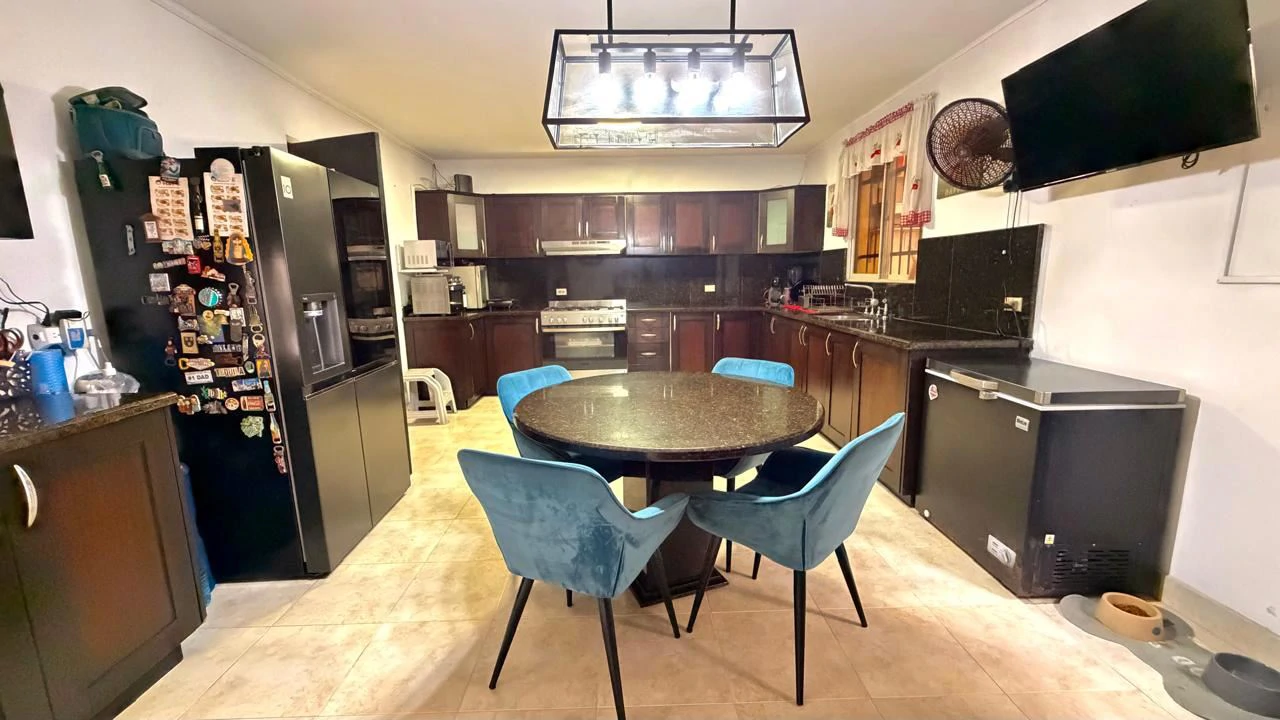 HOUSE FOR SALE RESIDENTIAL PASEO DORADO, CONDADO DEL REY - photo 5