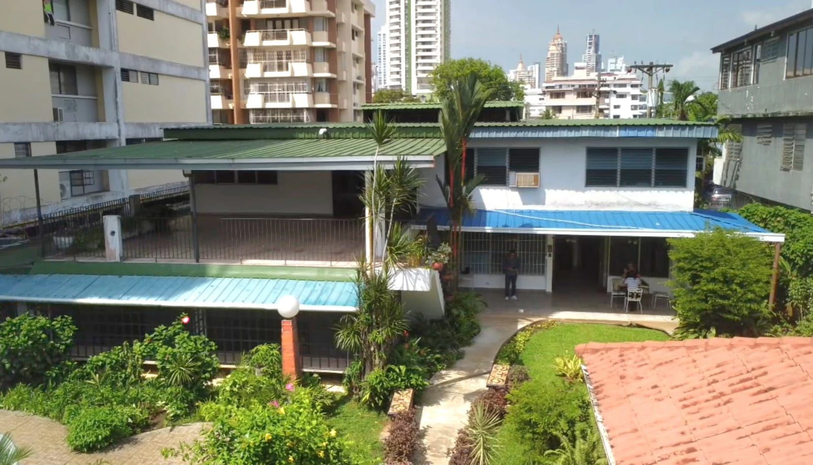 House for Sale in El Carmen - photo 2