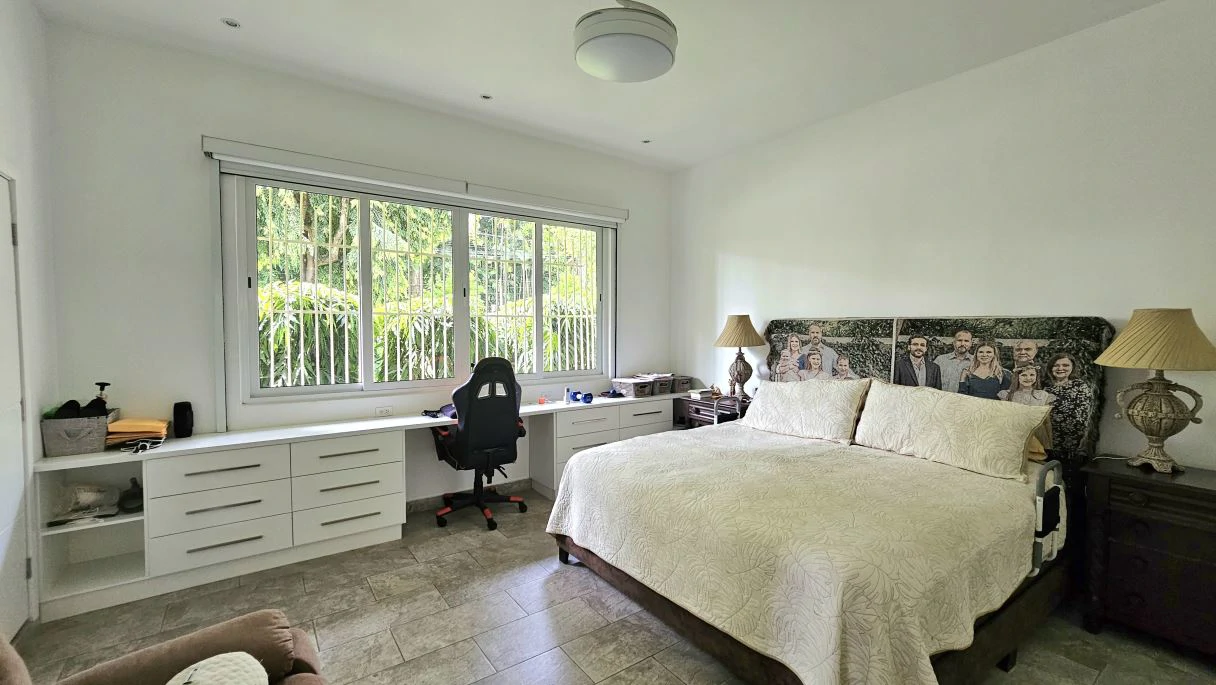 2. Luxury Residence in Altos de Golf, Panama City - photo 9