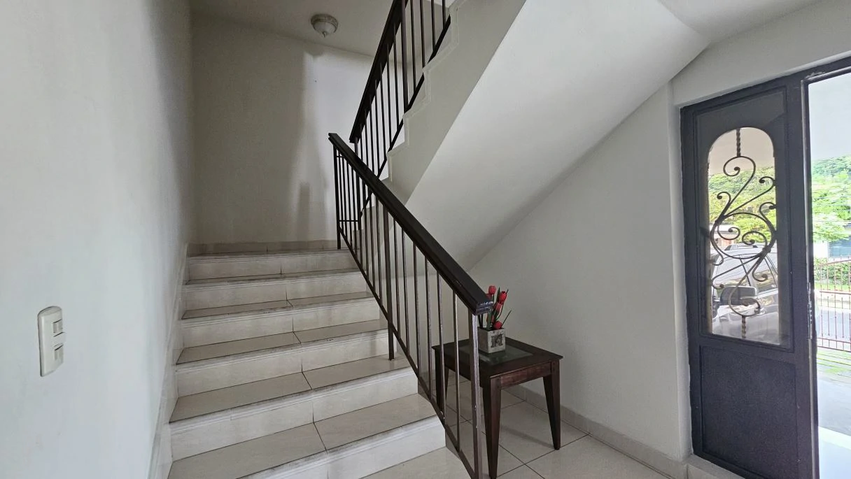 Spectacular 3-Level Residence in El Avance Betania! – Ample Space, Strategic Zoning & Income Potential. - photo 2