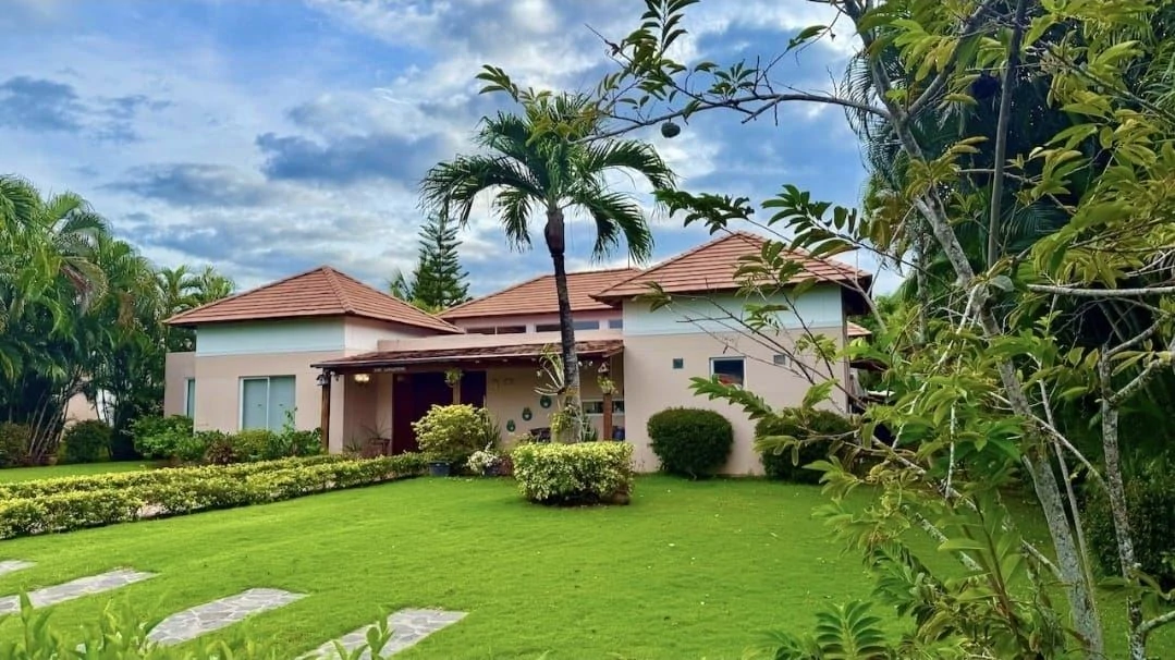 FOR SALE: Beautiful Beach House in Exclusive Golf Resort Community