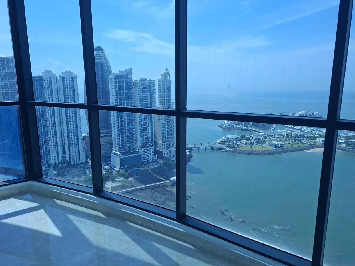 FOR SALE- Penthouse in Punta Paitilla, Panama City, Panama - photo 7