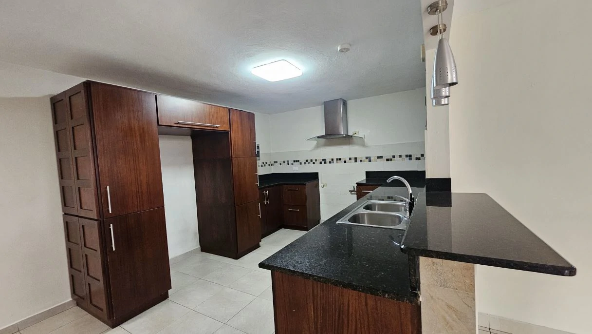 Spectacular 3-Level Residence in El Avance Betania! – Ample Space, Strategic Zoning & Income Potential. - photo 4