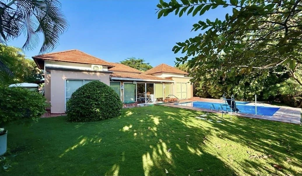 FOR SALE: Beautiful Beach House in Exclusive Golf Resort Community - photo 12