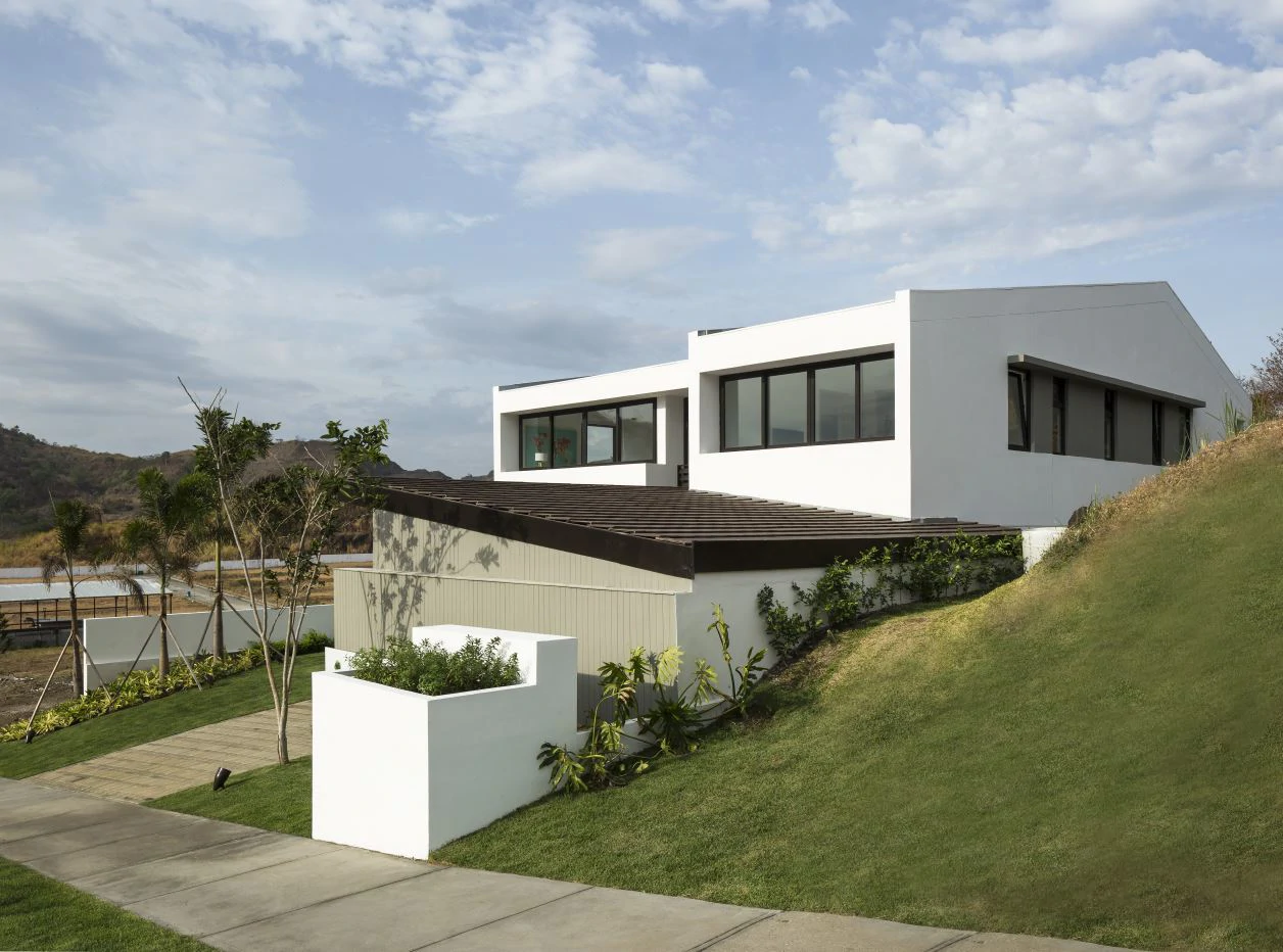 House - Prime Residential Investment Opportunity in Altos de Panama | Barrio Alto – "Ensenada" - photo 14