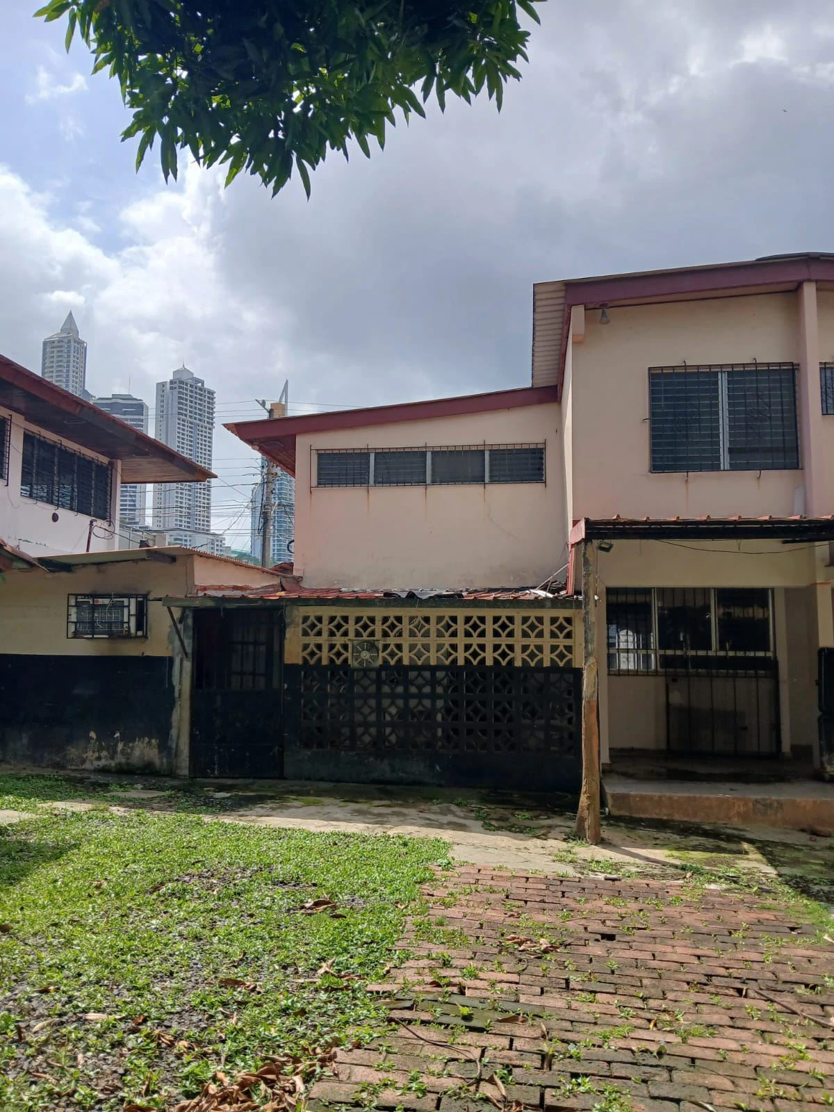 House for Sale in Bethania | Strategic Location with Exceptional Investment Potential - photo 21