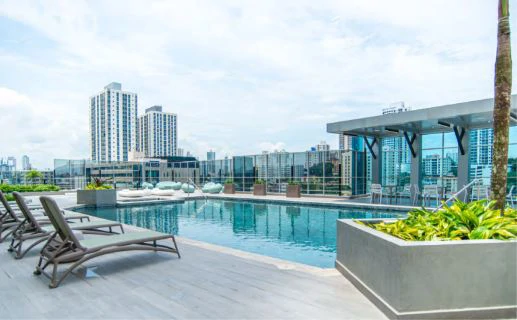 BLOOM IS FOR THOSE WHO ENJOY LIFE WITHOUT COMPLICATIONS ON VIA ESPAÑA IN PANAMA.