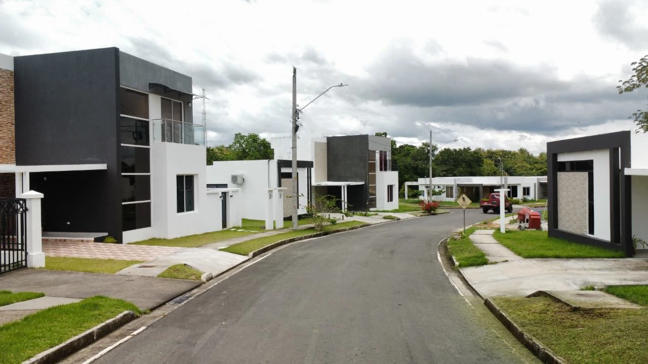 BRAND-NEW HOMES IN SANTIAGO DE VERAGUAS – PH JARDINES ESPINO DE LA ROSA - photo 4