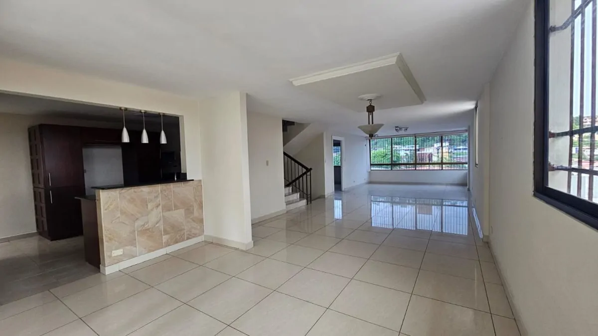 Spectacular 3-Level Residence in El Avance Betania! – Ample Space, Strategic Zoning & Income Potential.