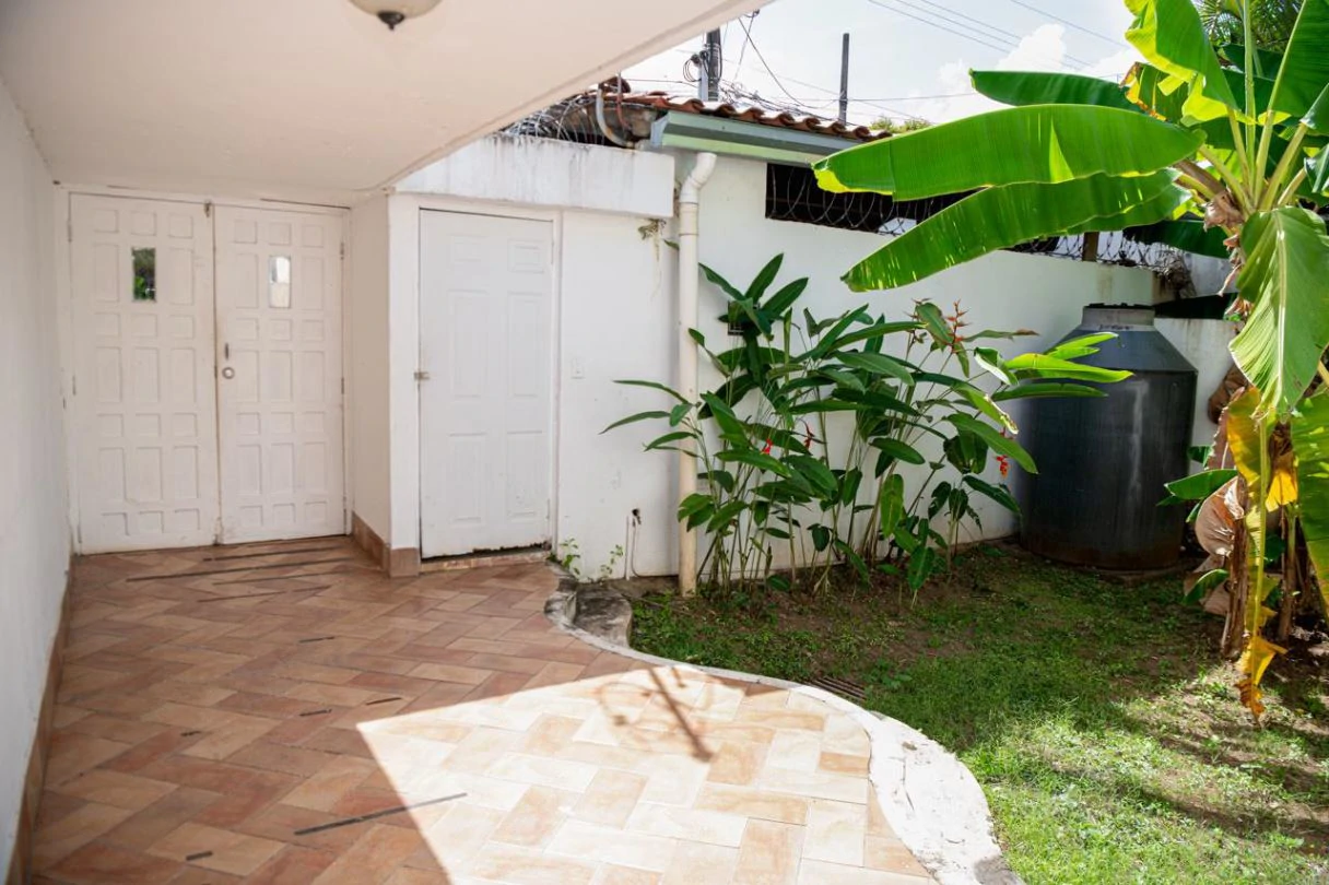 4-Level House for Sale in La Alameda - photo 4