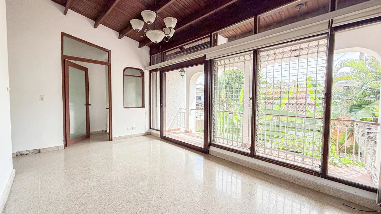 4-Level House for Sale in La Alameda - photo 31
