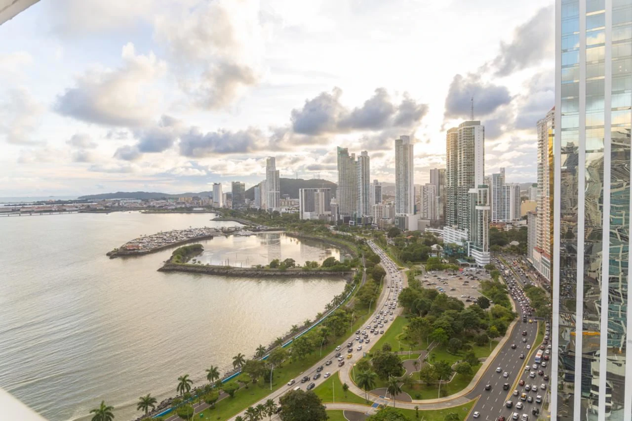 SALE AV BALBOA PH BAYFRONT TOWER