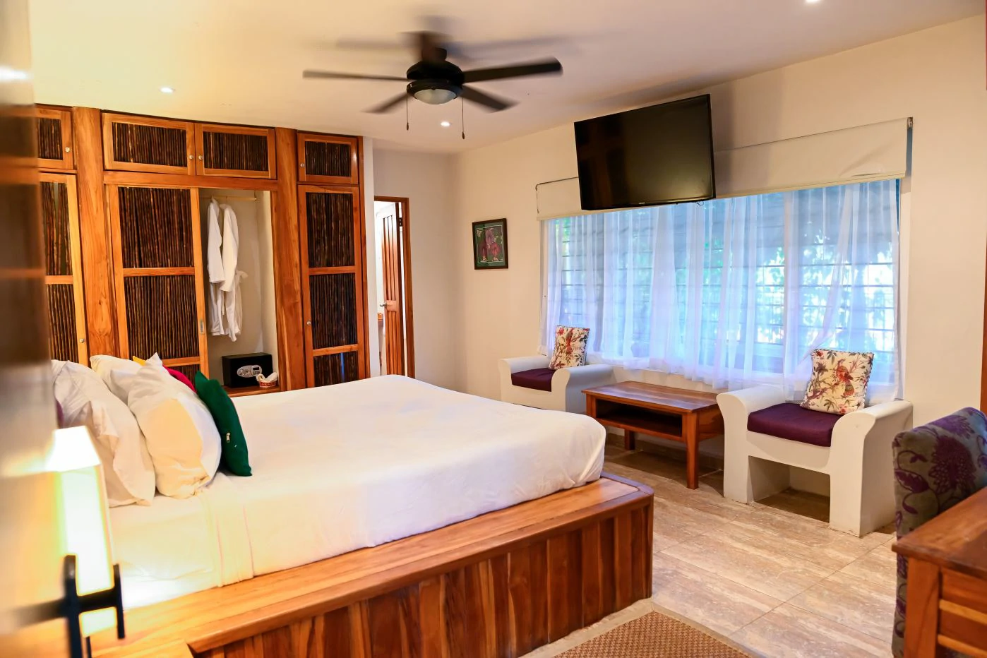 Boutique Hotel / Ecolodge for Sale in Cerro Azul – Investment Opportunity - photo 4