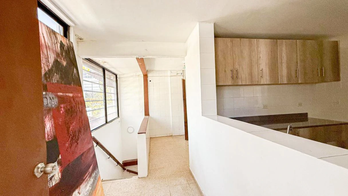 4-Level House for Sale in La Alameda - photo 9