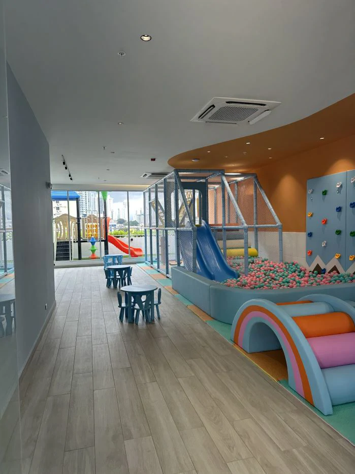 WHERE CITY LIFE “BLOOMS” | 54 M² 2-BEDROOM ON VÍA ESPAÑA FOR $169,980 - photo 15