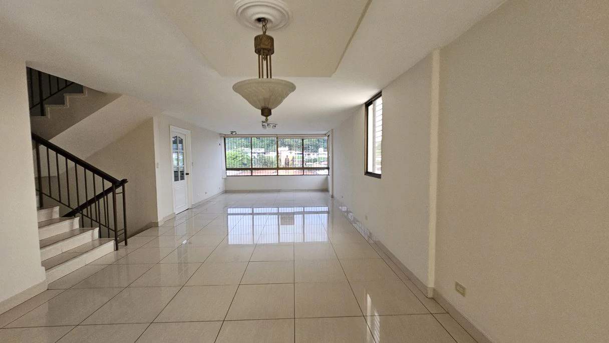 Spectacular 3-Level Residence in El Avance Betania! – Ample Space, Strategic Zoning & Income Potential.