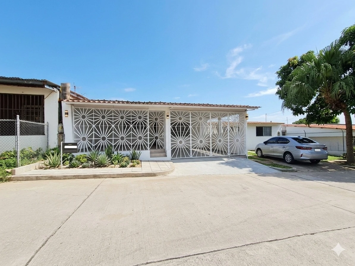 RENOVATED House for Sale in Las Acacias, Don Bosco