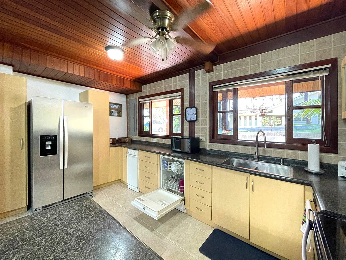 Amazing exotic-wood house 30 minutes from the city, now $299,000. - Gallery image 17