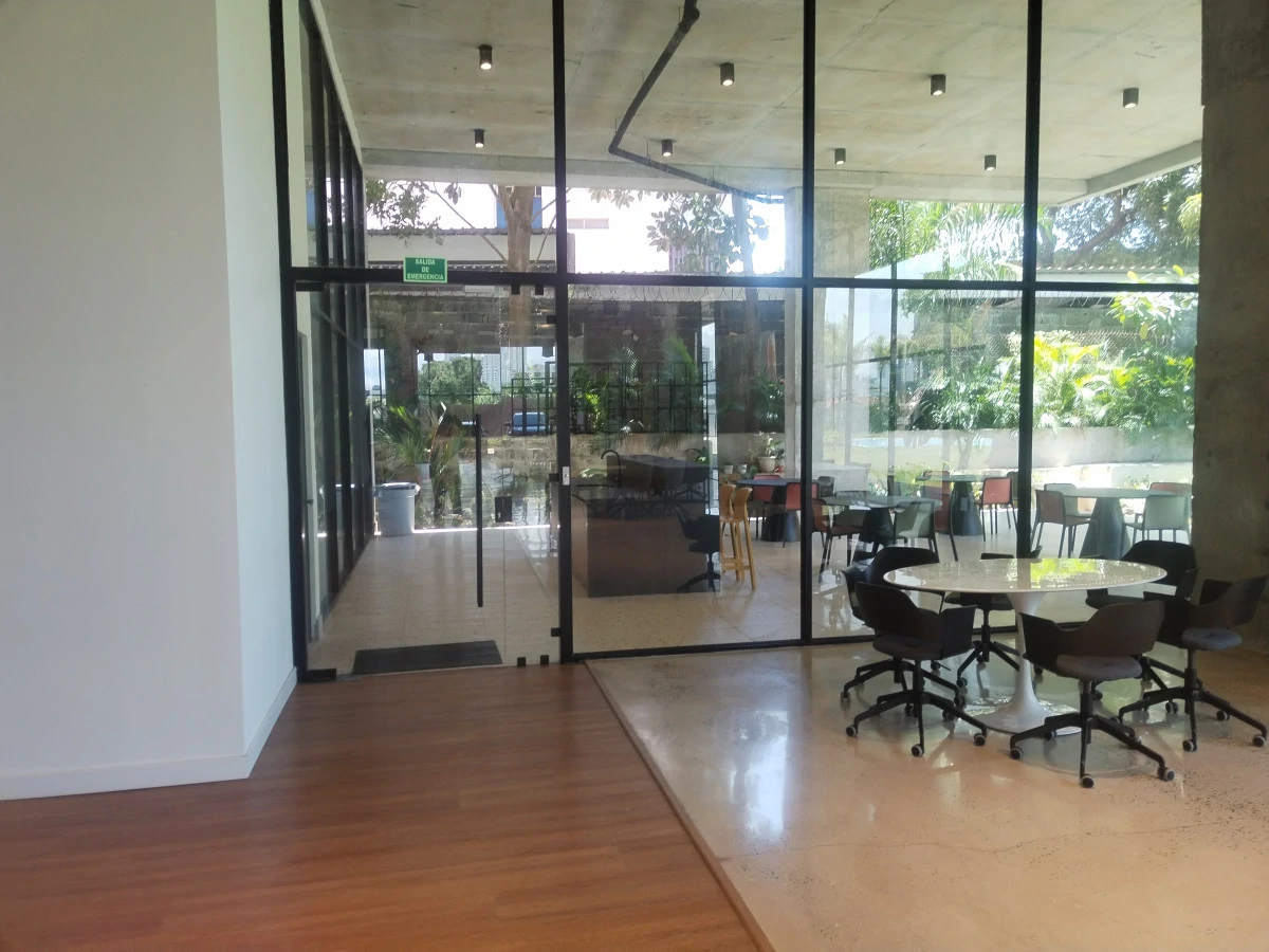 Modern apartment in Quatrium San Francisco - Gallery image 6