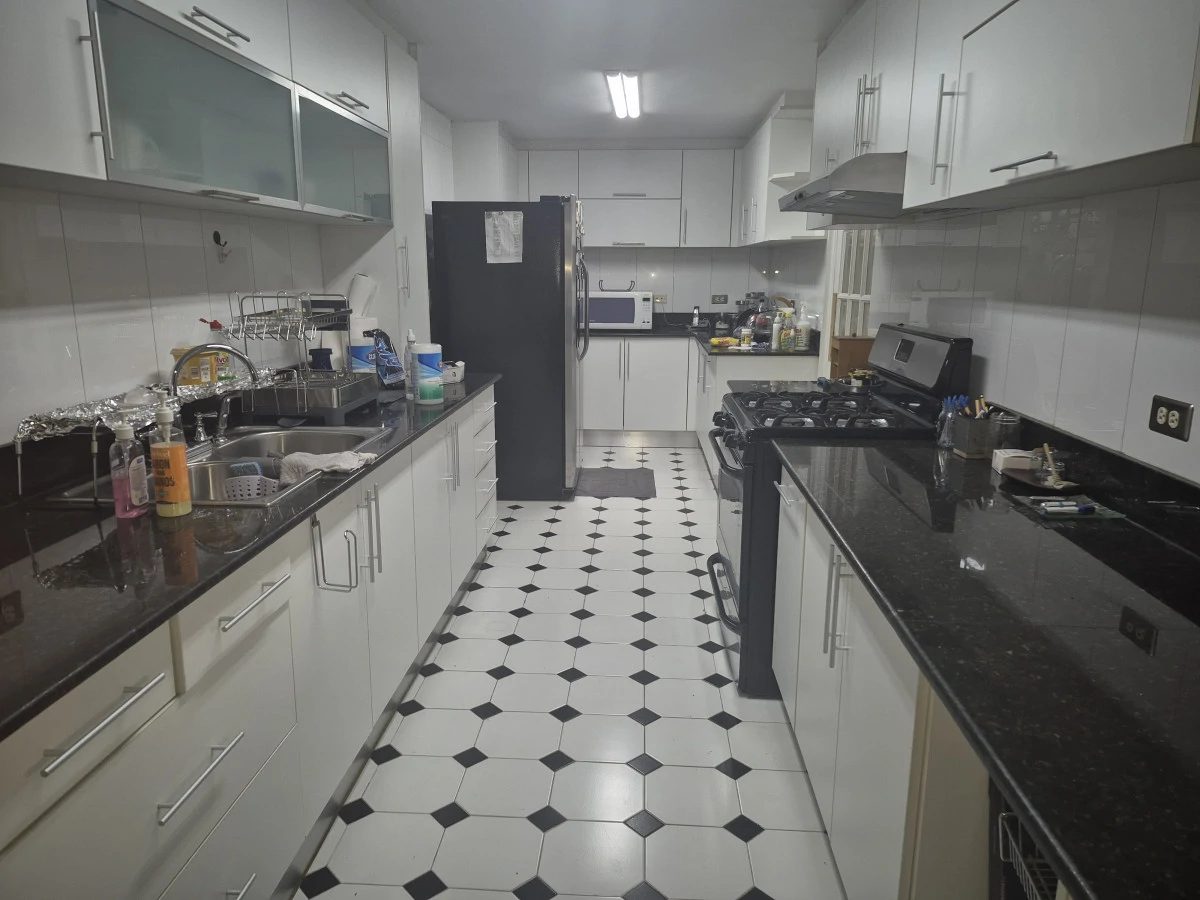 Beautiful Townhome in a Privileged Residential Area - photo 9