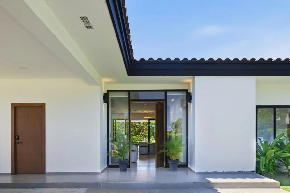 Beach House for Sale – Right Next to Buenaventura - Gallery image 2