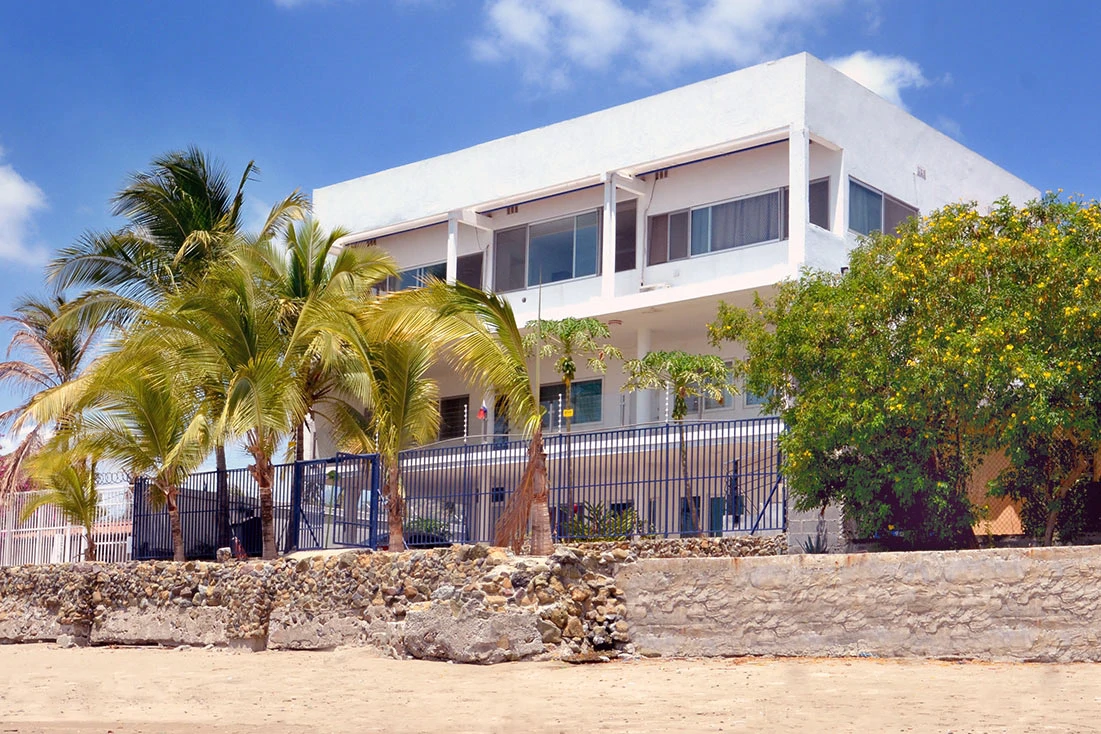 OCEANFRONT ITALIAN VILLA 20 minutes away