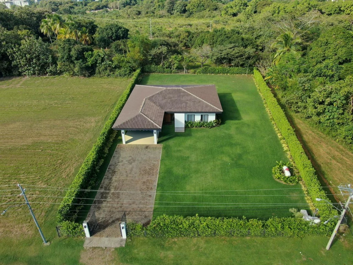 Beach House for Sale – Right Next to Buenaventura