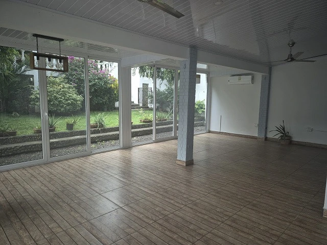 Beautiful Townhome in a Privileged Residential Area - photo 5