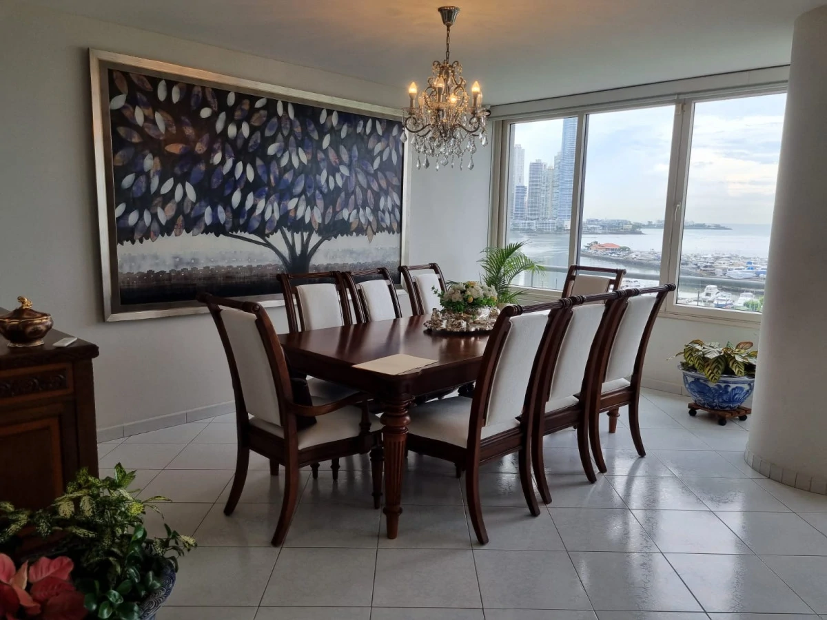 Spectacular Apartment with Ocean View for Sale - Gallery image 7