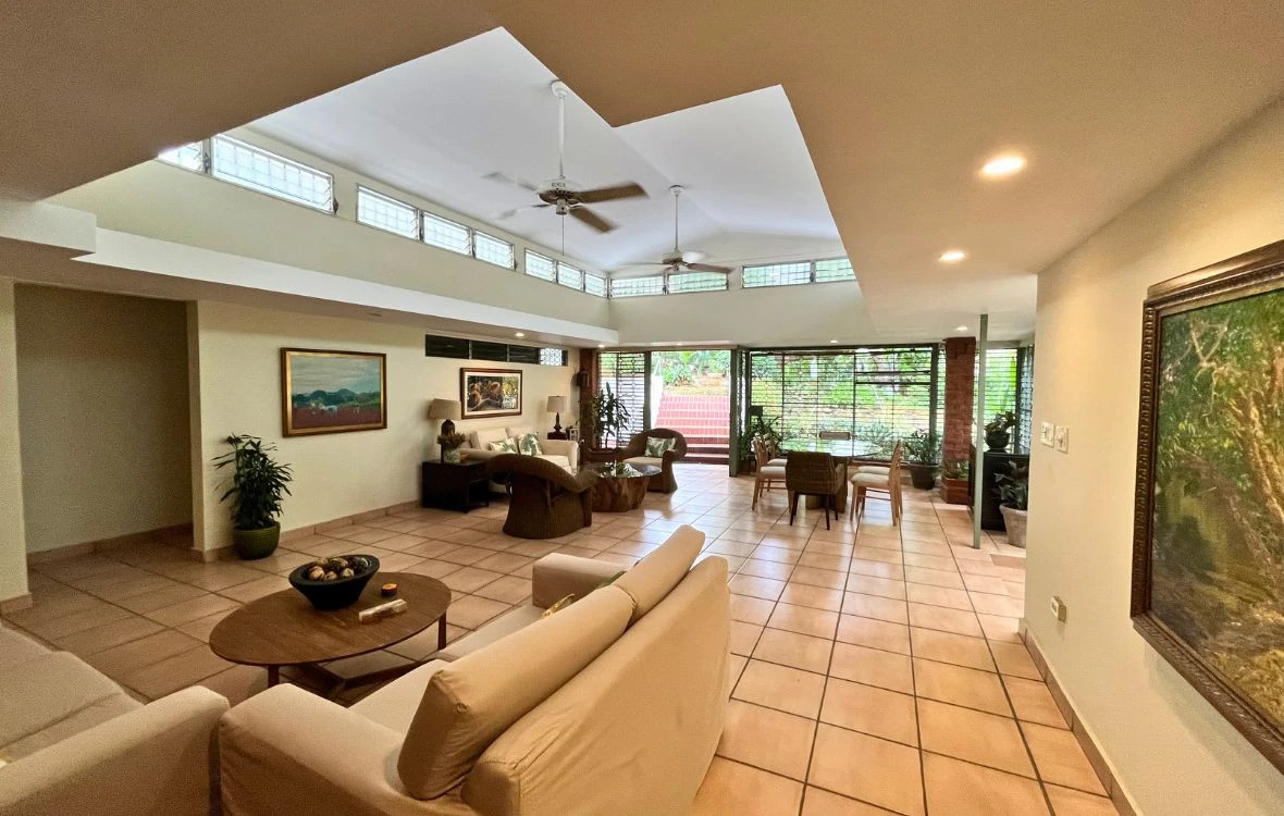 Smart Investement: Unmatched potential, Condition, and Price - Gallery image 5