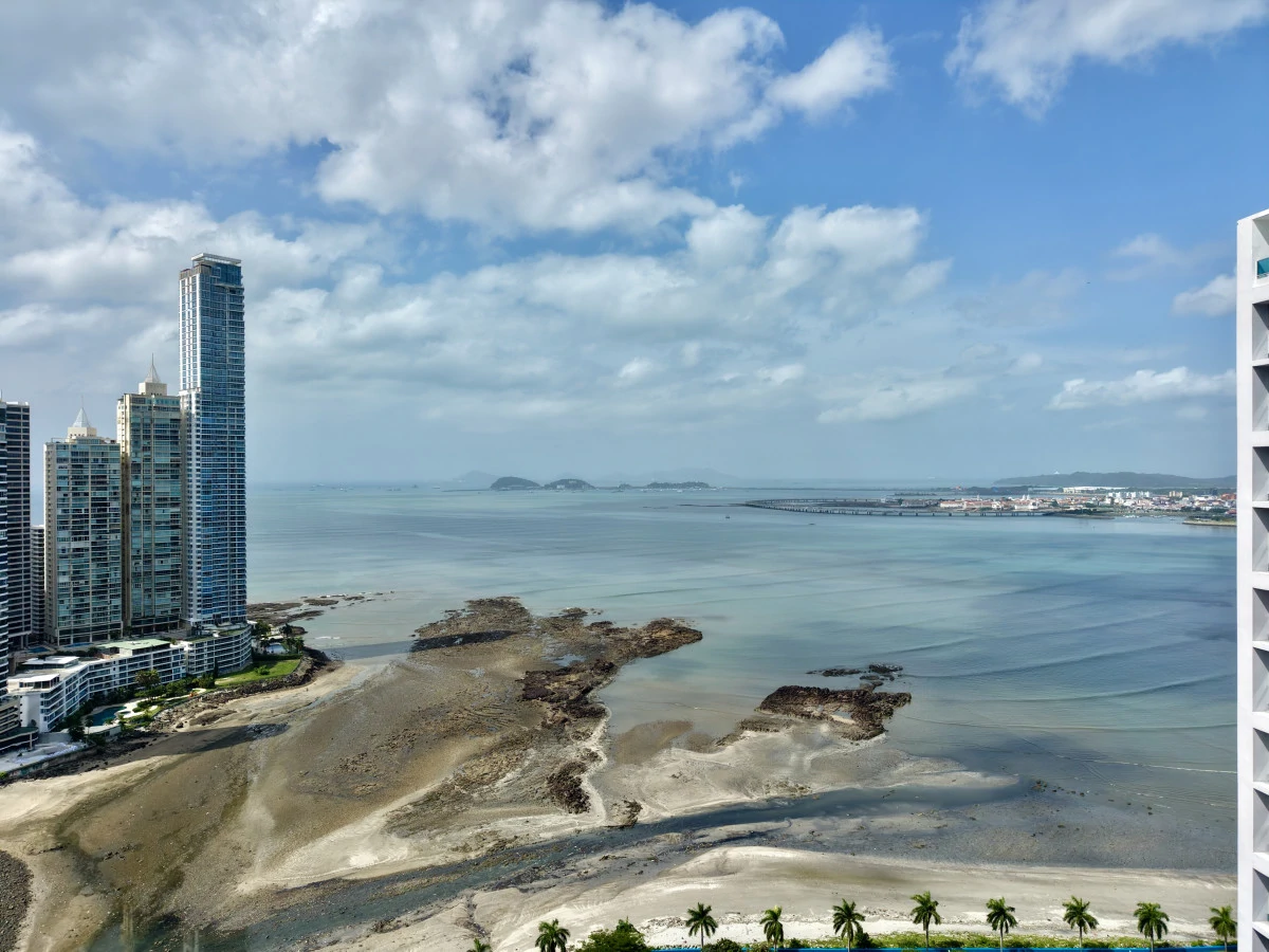 Grand Bay |High-Floor Apartment with Stunning Ocean & City views - photo 2