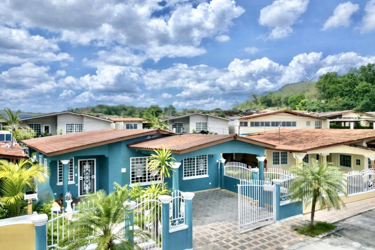 Brisas del Golf Home | 300 m², Prime Location - Gallery image 2