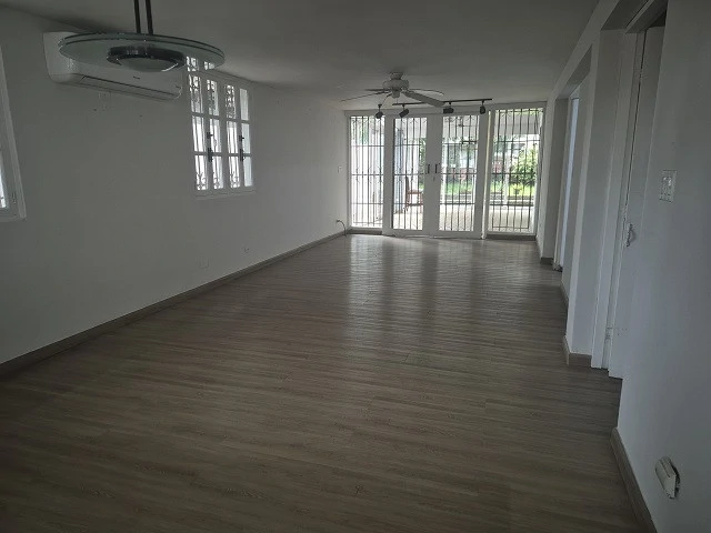 Beautiful Townhome in a Privileged Residential Area - photo 2