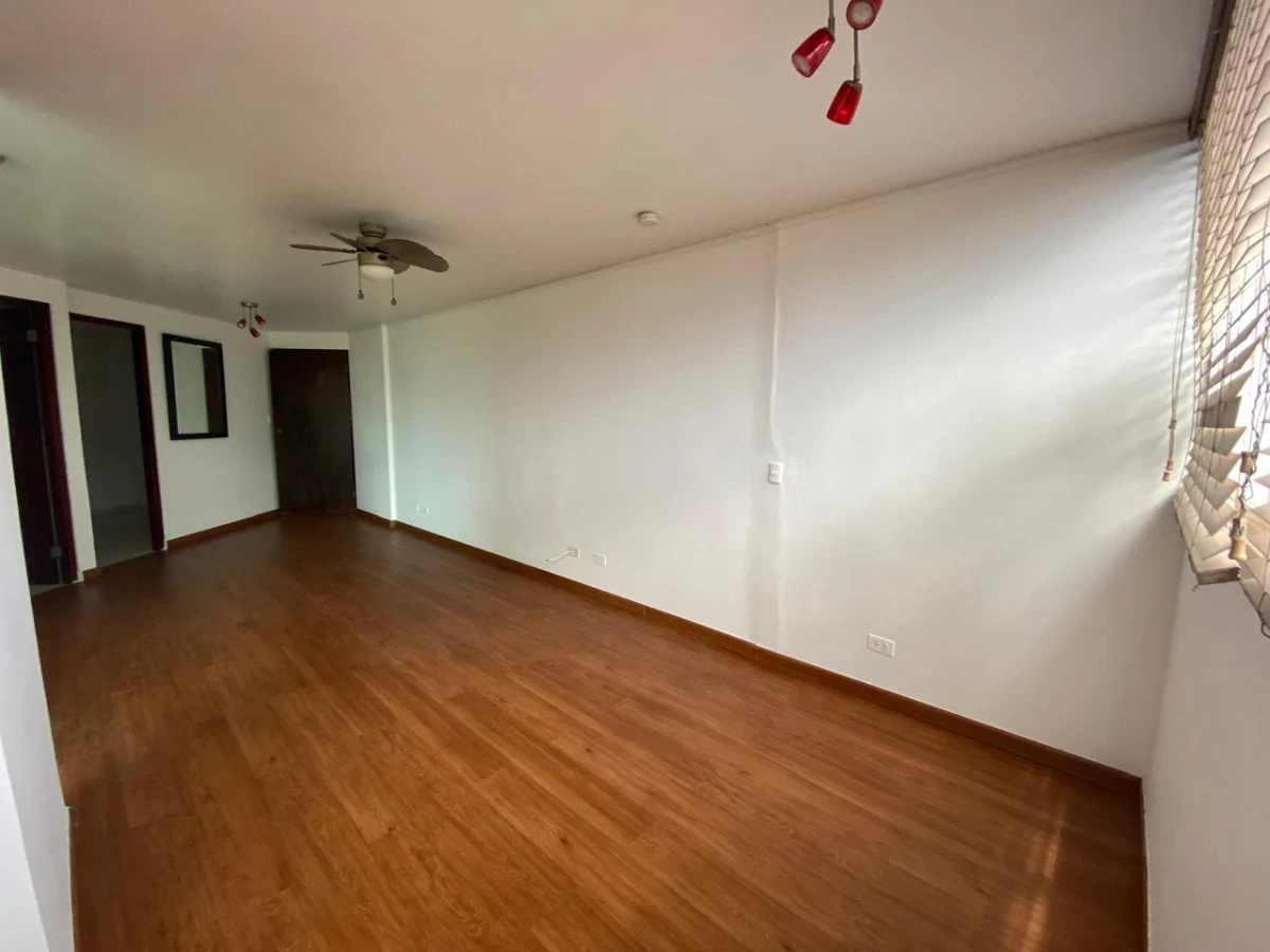 Live comfortably in a prime location at Parque del Este - Gallery image 4