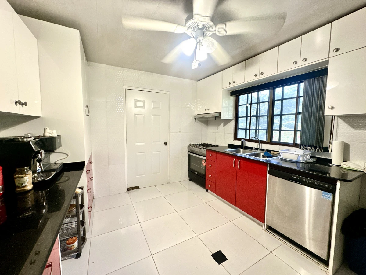 Large Property with 2 Independent Residences in Las Cumbres - Gallery image 11