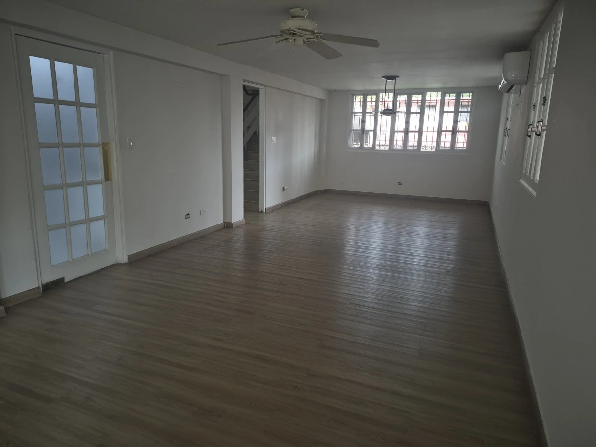 Beautiful Townhome in a Privileged Residential Area - photo 8