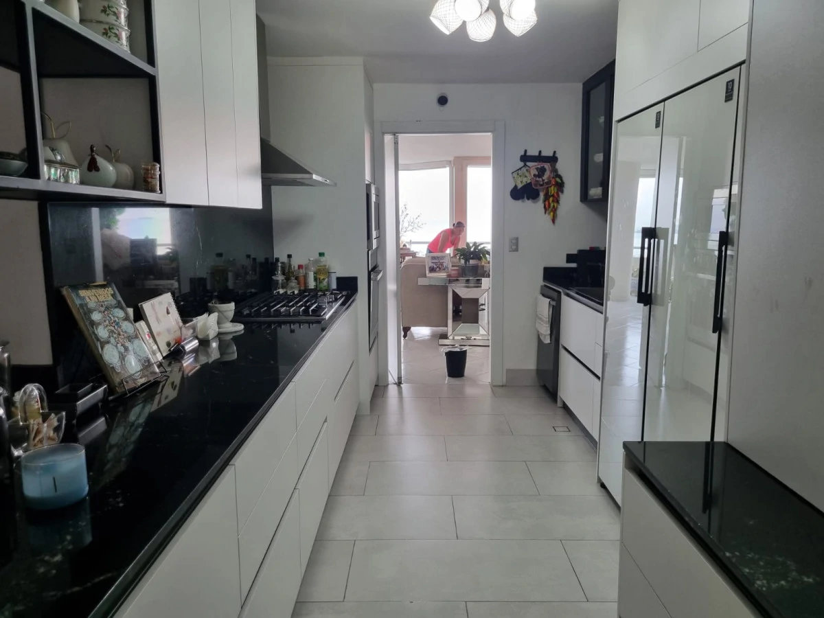 Spectacular Apartment with Ocean View for Sale - Gallery image 16