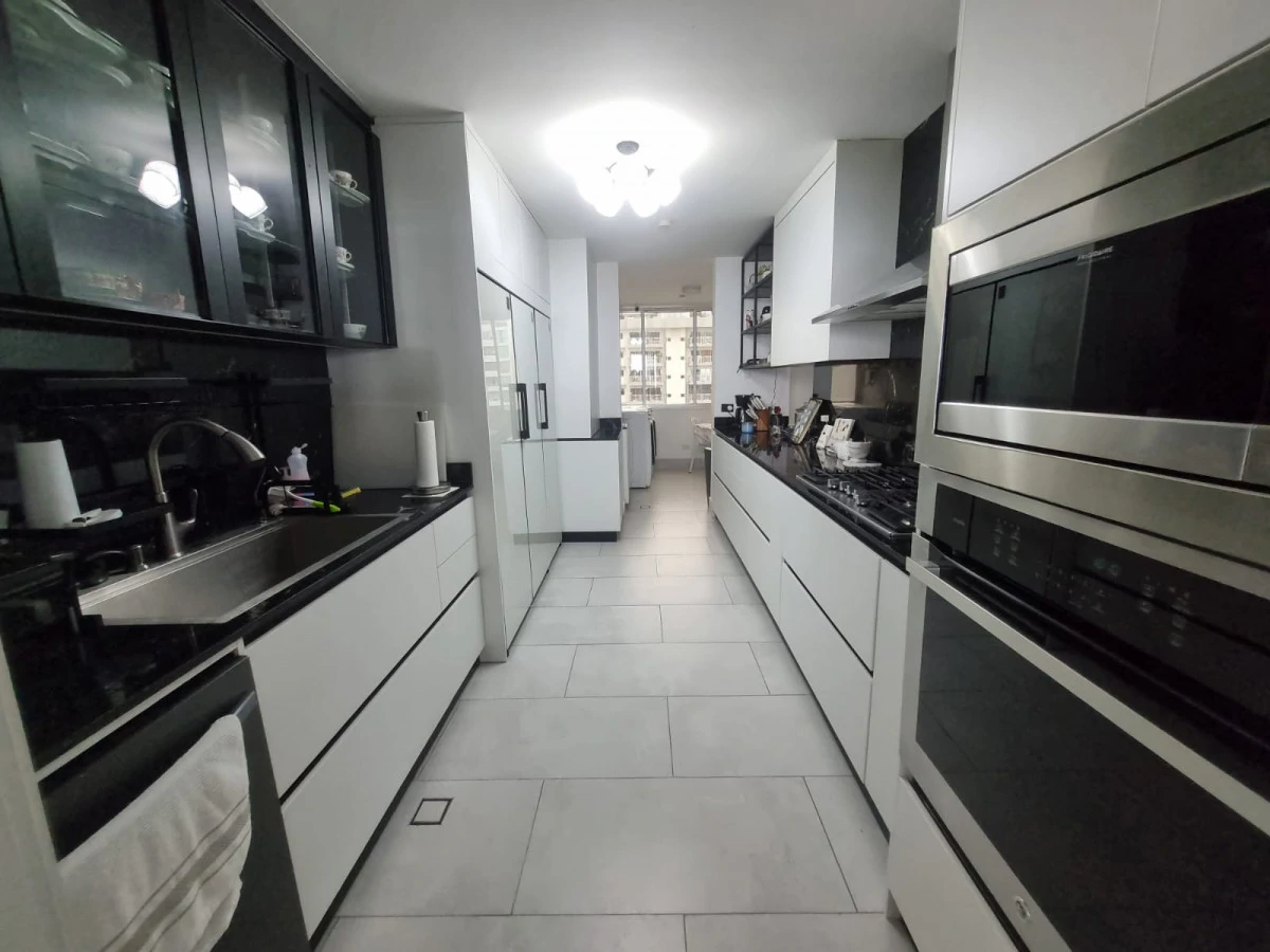 Spectacular Apartment with Ocean View for Sale - Gallery image 6