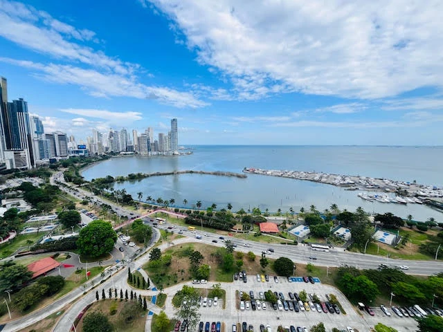 Beautiful apt apartment for sale facing the bay. - Gallery image 20