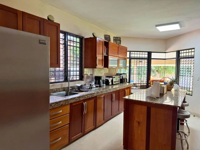 Dos Mares, Family Home with Large Garden and excellent price - Gallery image 4